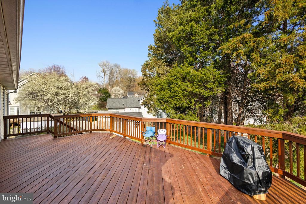 7007 CEDAR CREST DRIVE