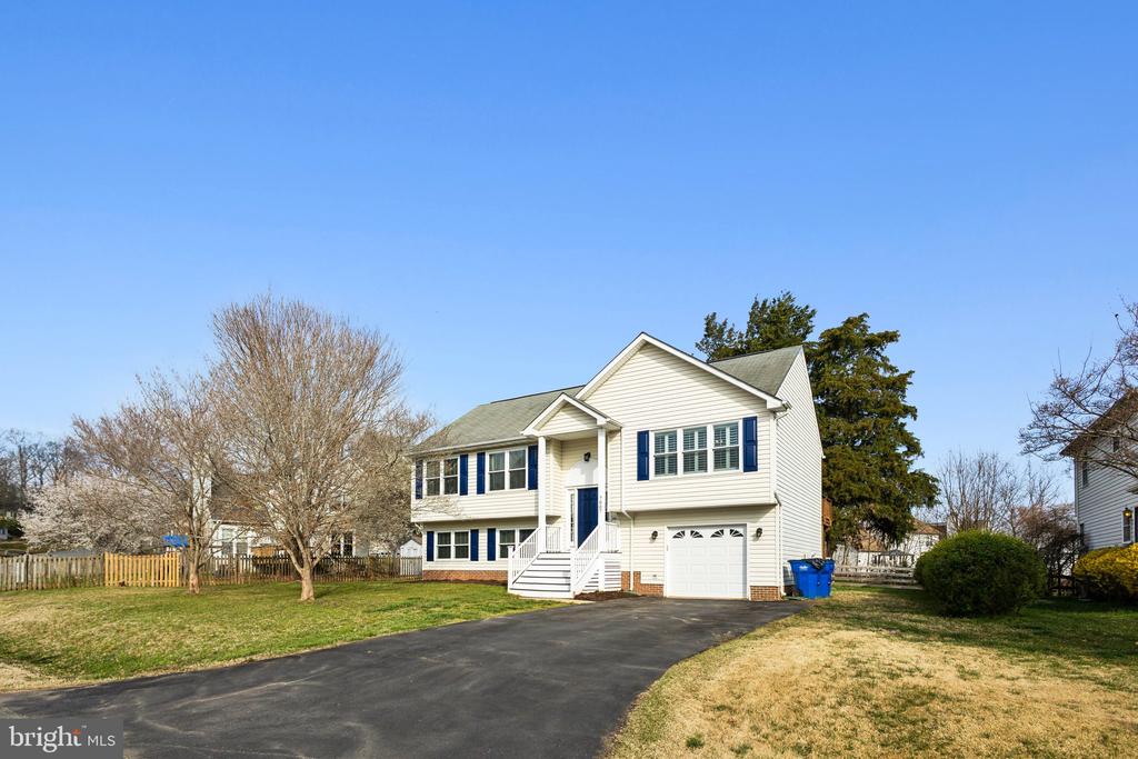 7007 CEDAR CREST DRIVE
