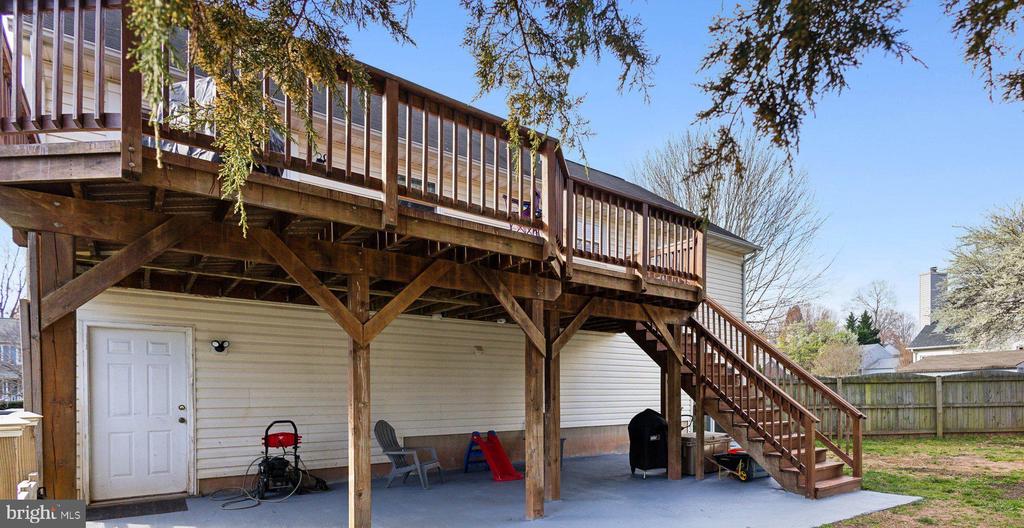 7007 CEDAR CREST DRIVE