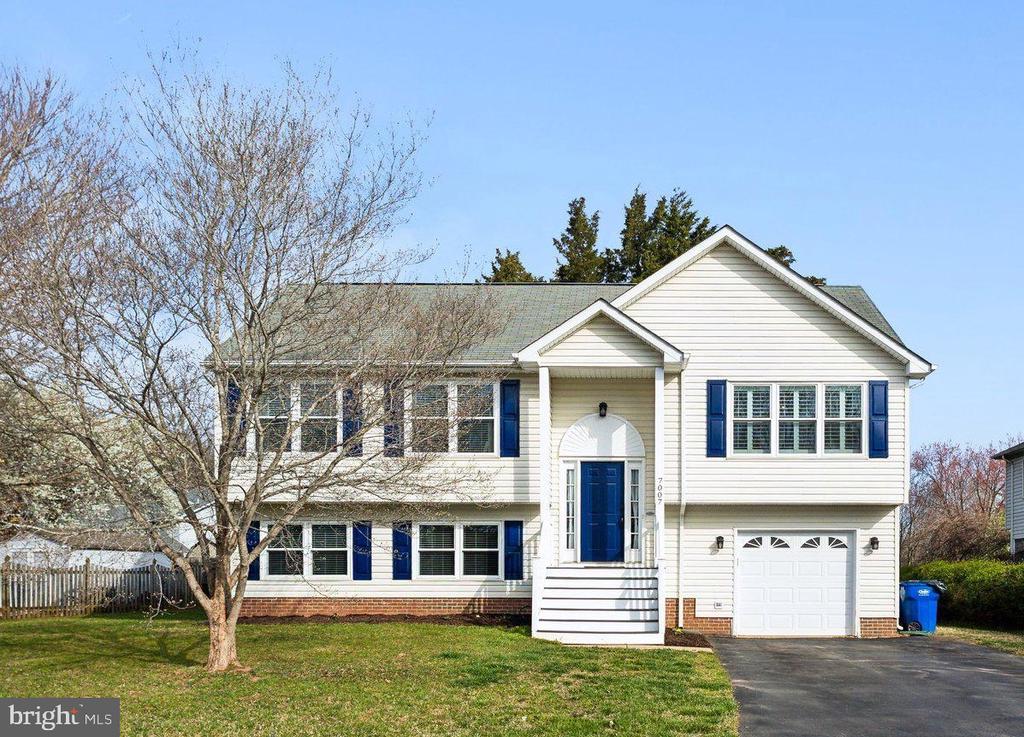 7007 CEDAR CREST DRIVE