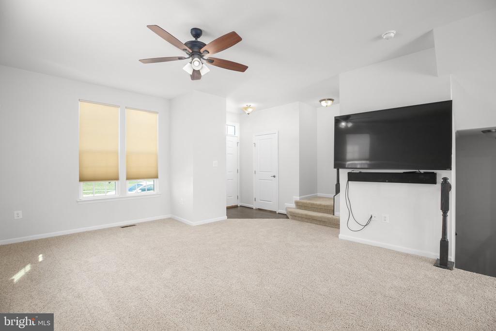8643 ROSECRANS LANE LANE