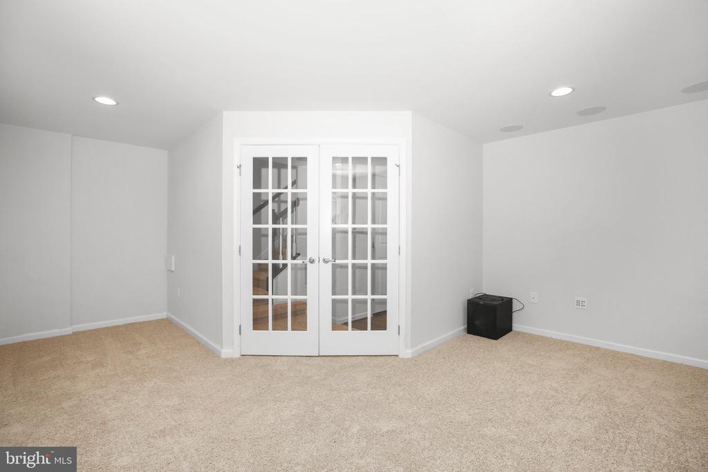 8643 ROSECRANS LANE LANE