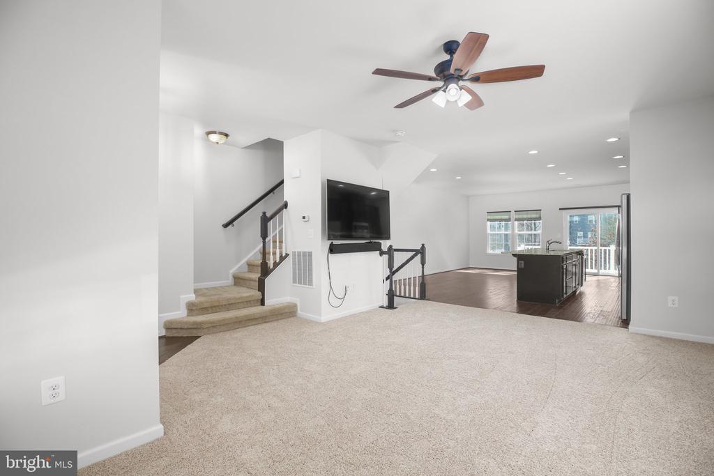 8643 ROSECRANS LANE LANE