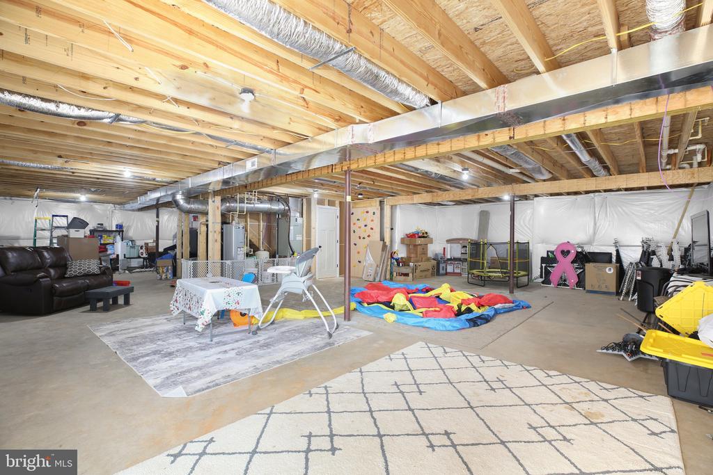 5223 WYNDEMERE CIRCLE