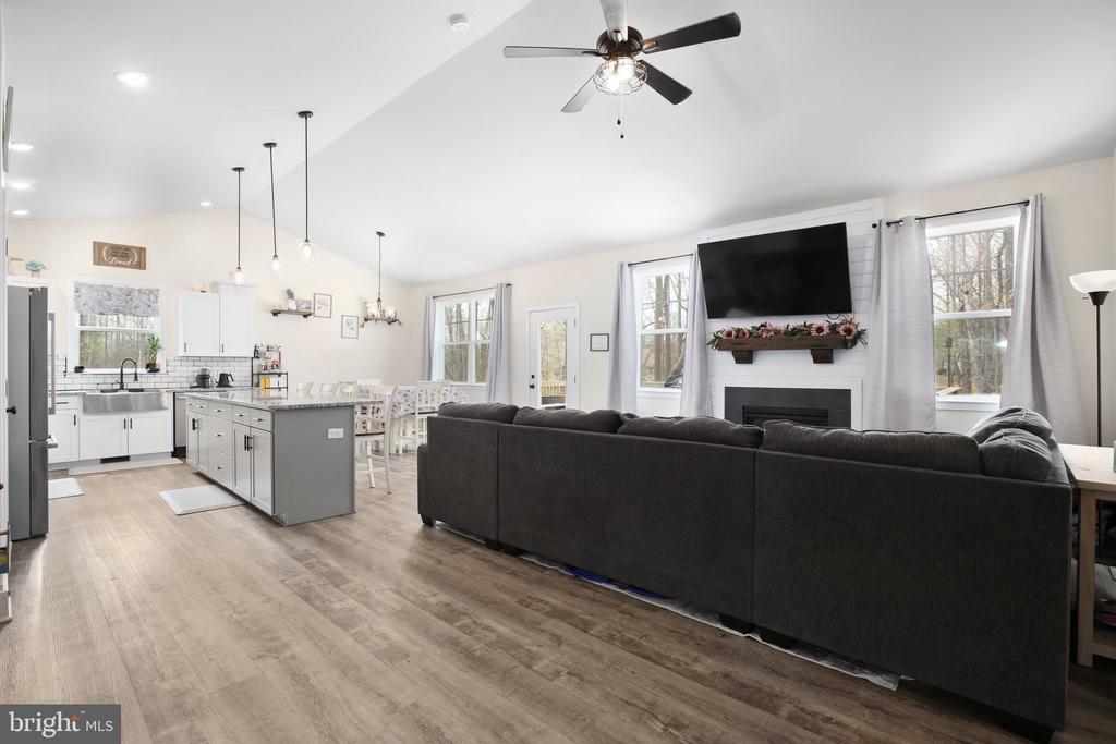 5223 WYNDEMERE CIRCLE