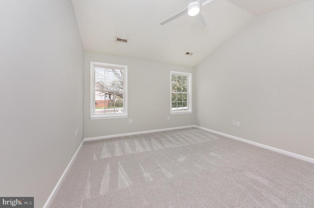 11728 COLLINWOOD COURT