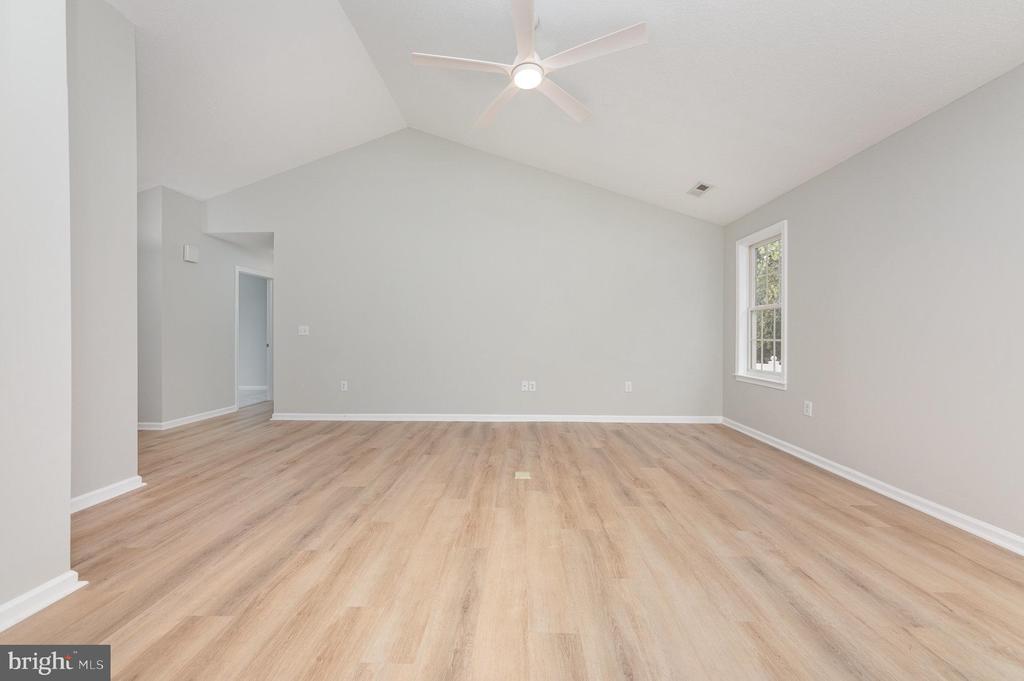 11728 COLLINWOOD COURT