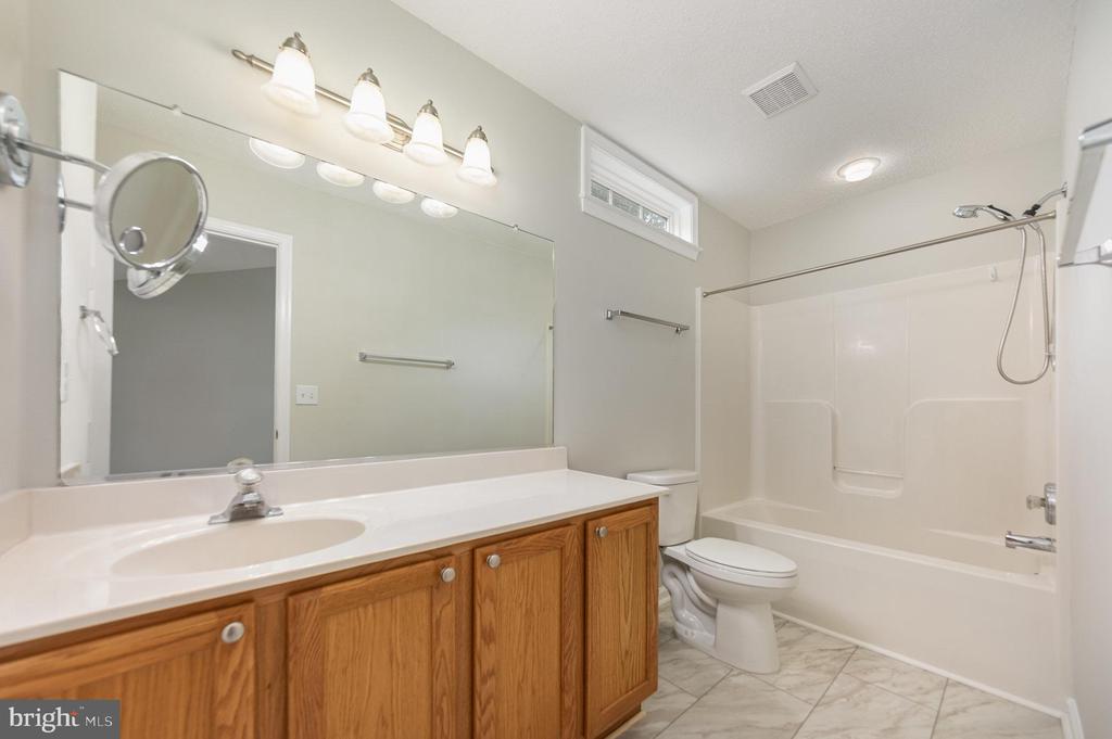 11728 COLLINWOOD COURT