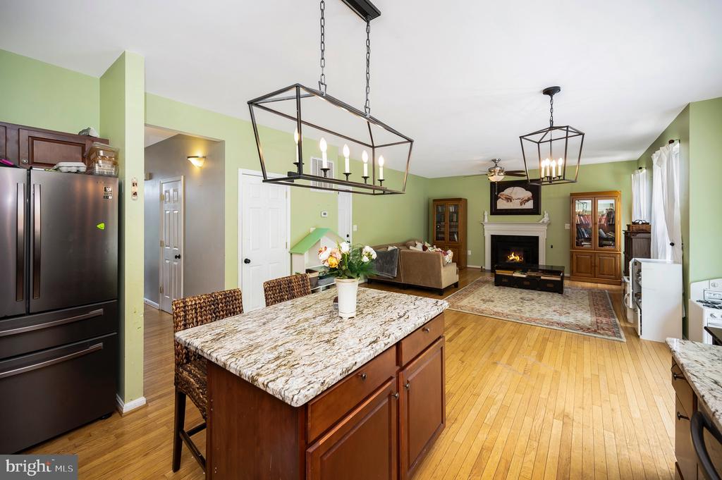 6733 AVERETT COURT