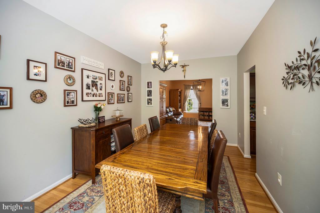 6733 AVERETT COURT