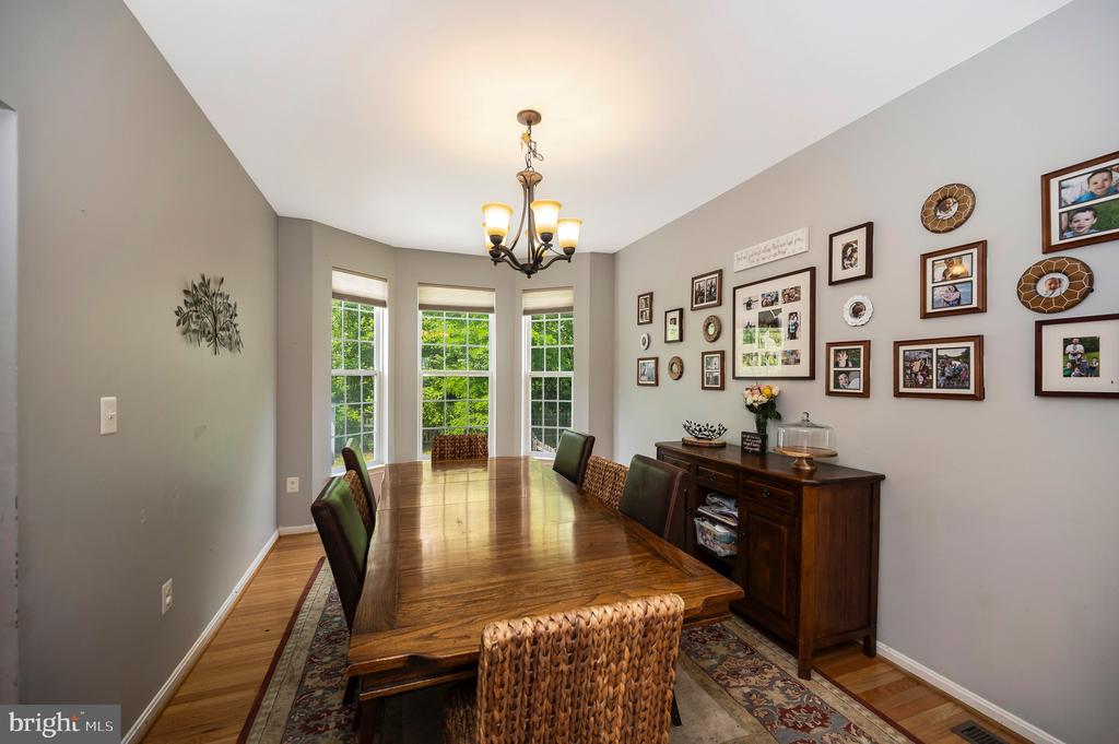 6733 AVERETT COURT