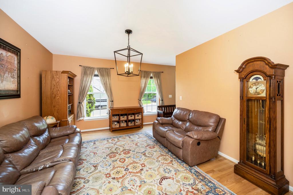 6733 AVERETT COURT
