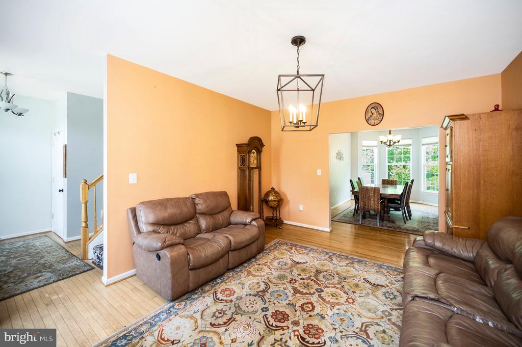 6733 AVERETT COURT