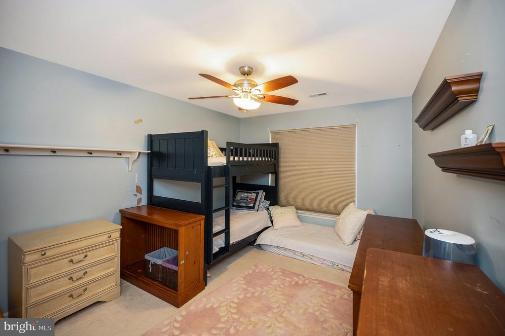 6733 AVERETT COURT