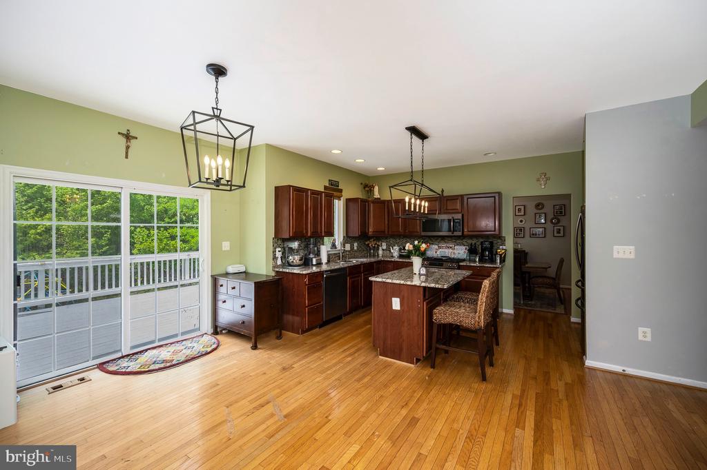 6733 AVERETT COURT