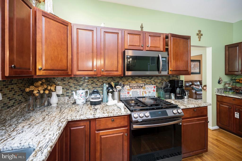 6733 AVERETT COURT