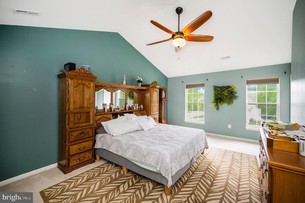 6733 AVERETT COURT