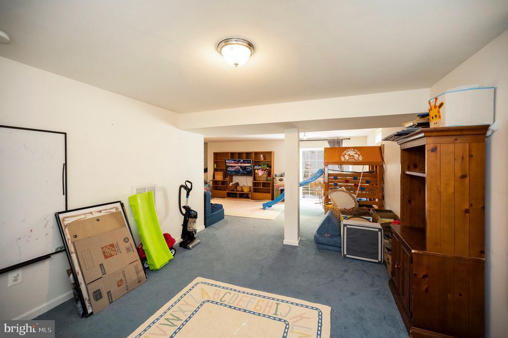 6733 AVERETT COURT