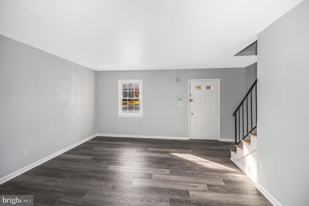 712 OLDE GREENWICH CIRCLE