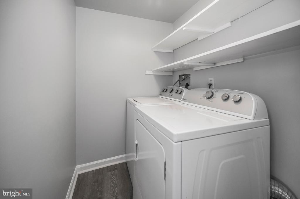 712 OLDE GREENWICH CIRCLE