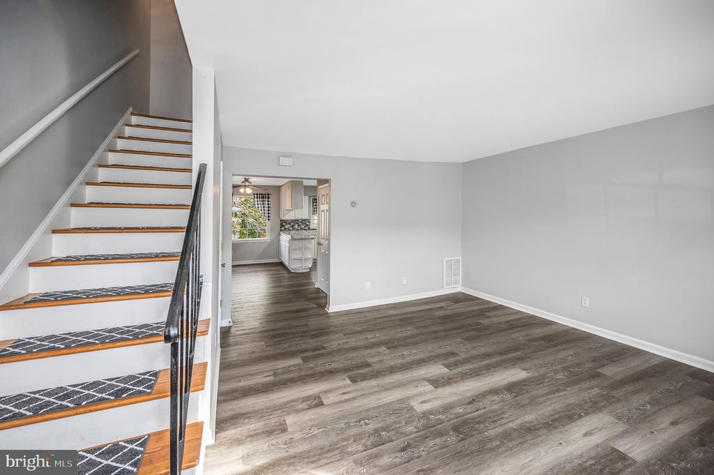 712 OLDE GREENWICH CIRCLE