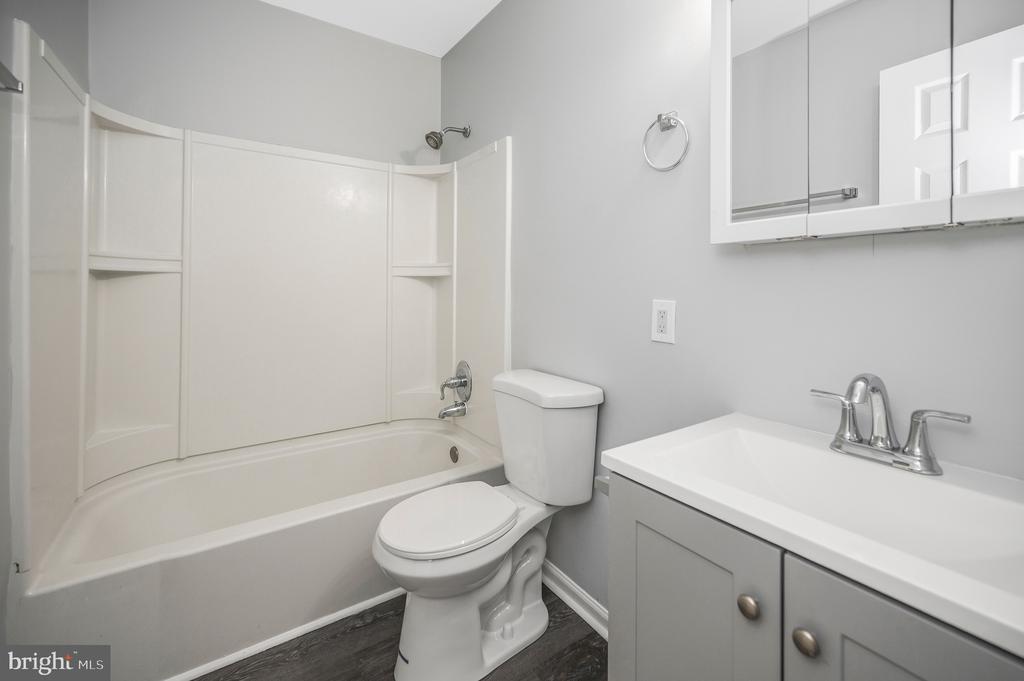 712 OLDE GREENWICH CIRCLE