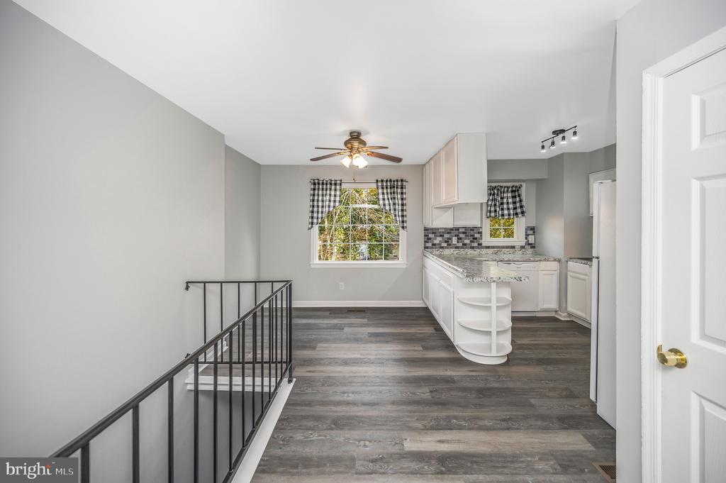712 OLDE GREENWICH CIRCLE