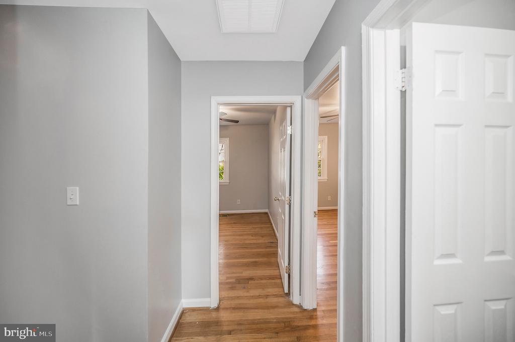 712 OLDE GREENWICH CIRCLE
