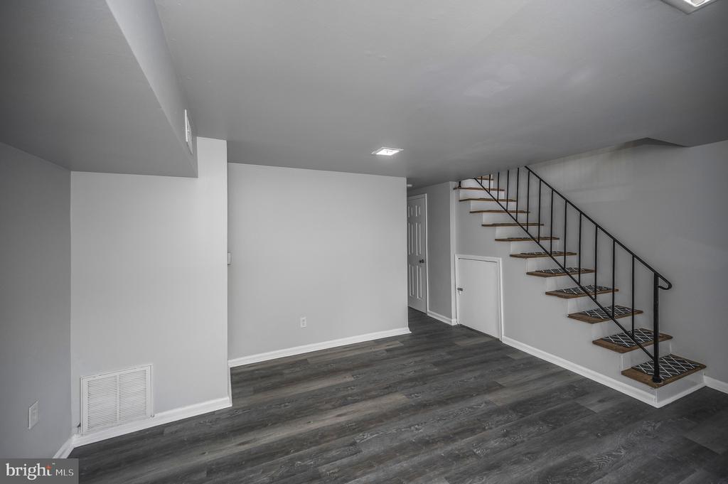 712 OLDE GREENWICH CIRCLE