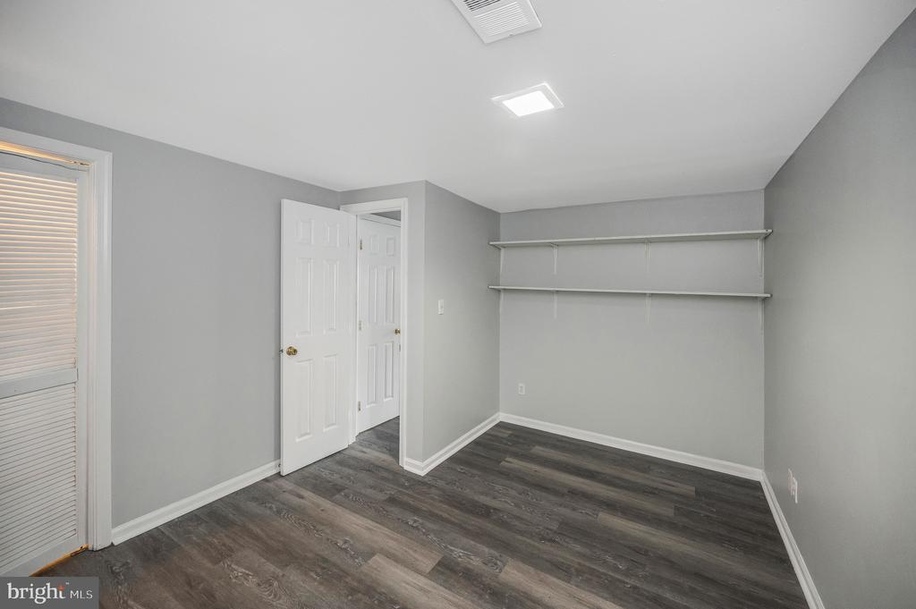 712 OLDE GREENWICH CIRCLE