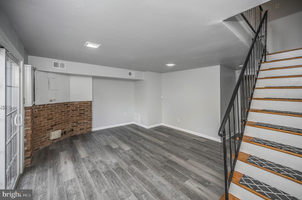 712 OLDE GREENWICH CIRCLE