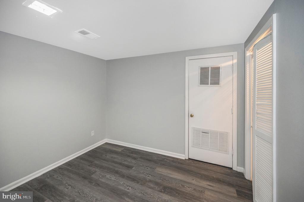 712 OLDE GREENWICH CIRCLE