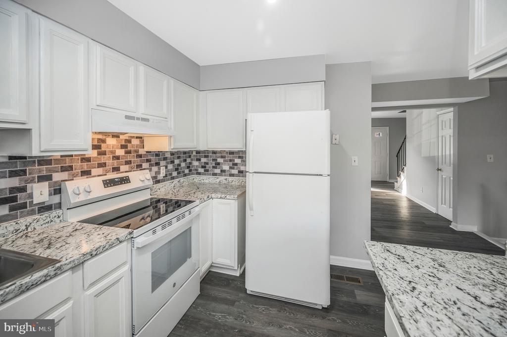 712 OLDE GREENWICH CIRCLE