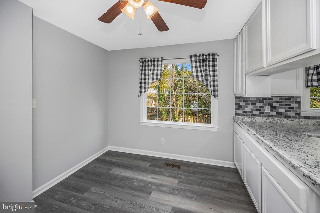 712 OLDE GREENWICH CIRCLE