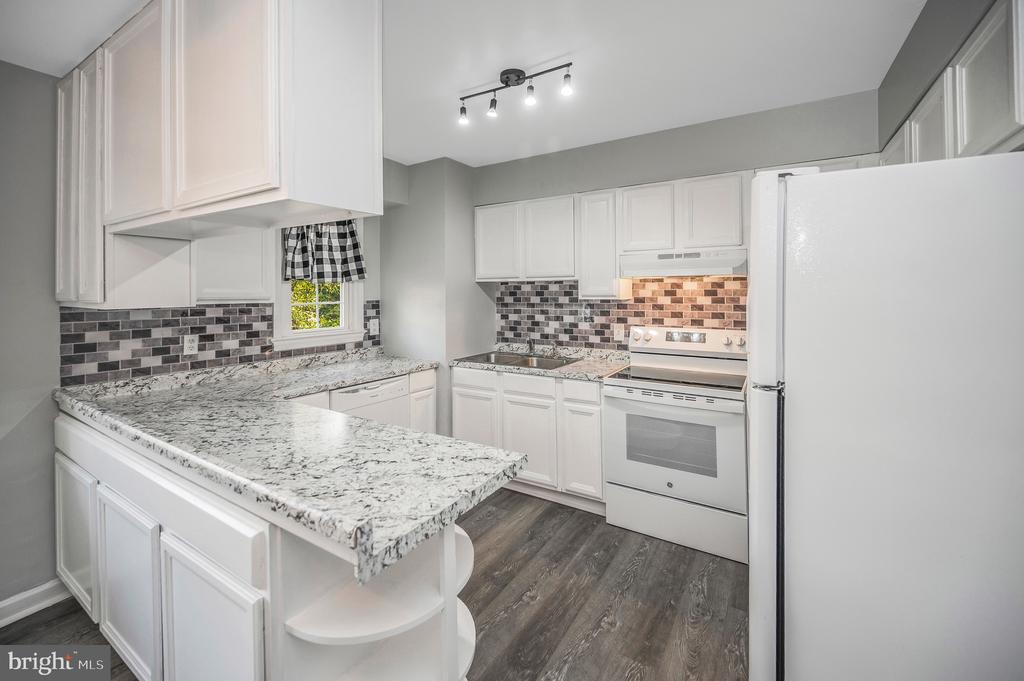 712 OLDE GREENWICH CIRCLE