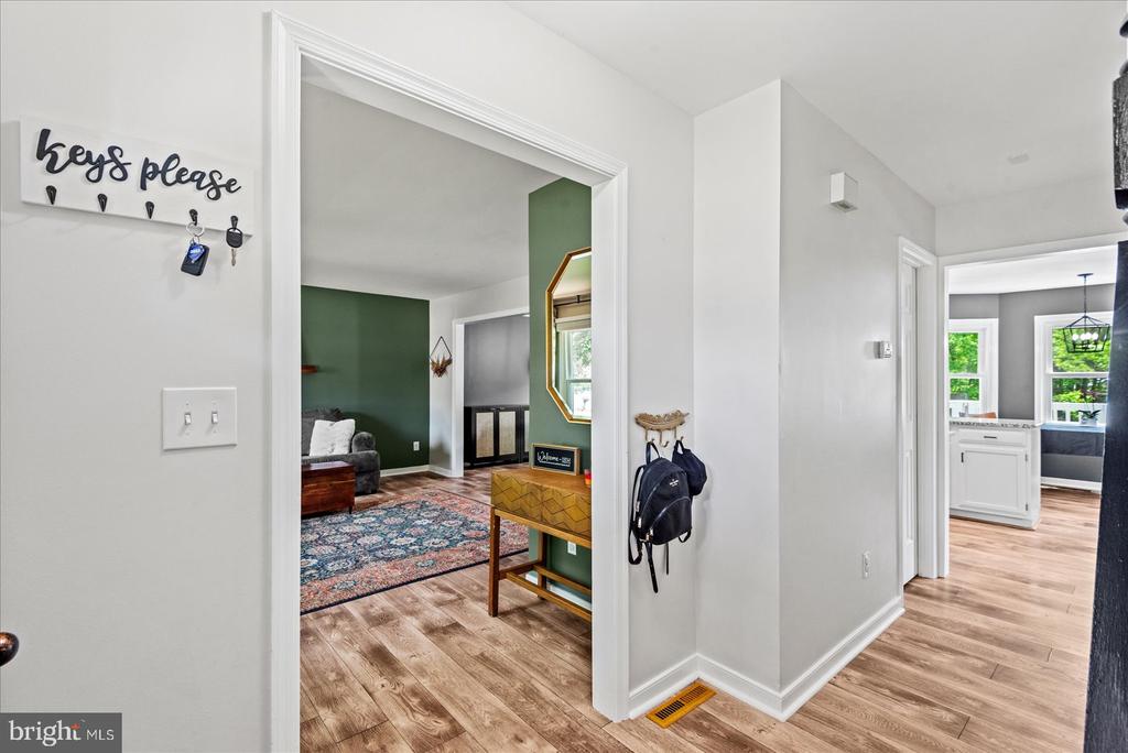 3809 RAYNOLD COURT