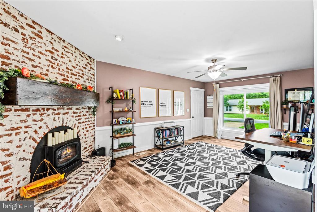 3809 RAYNOLD COURT