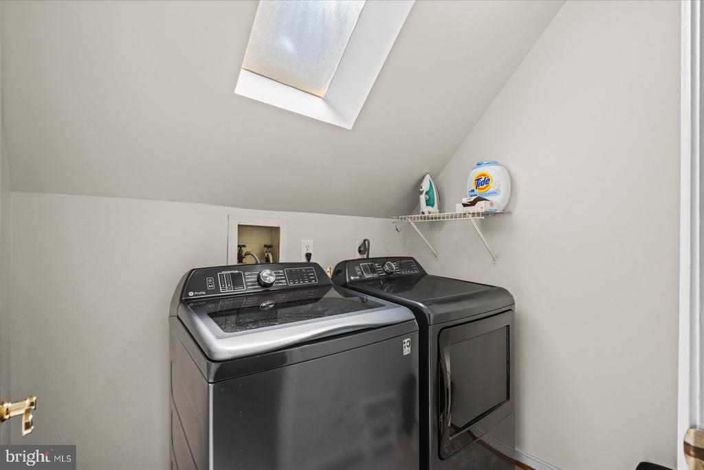 3809 RAYNOLD COURT