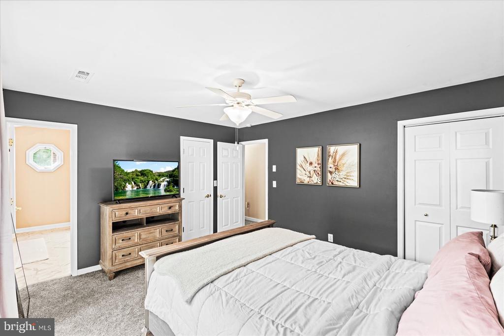 3809 RAYNOLD COURT