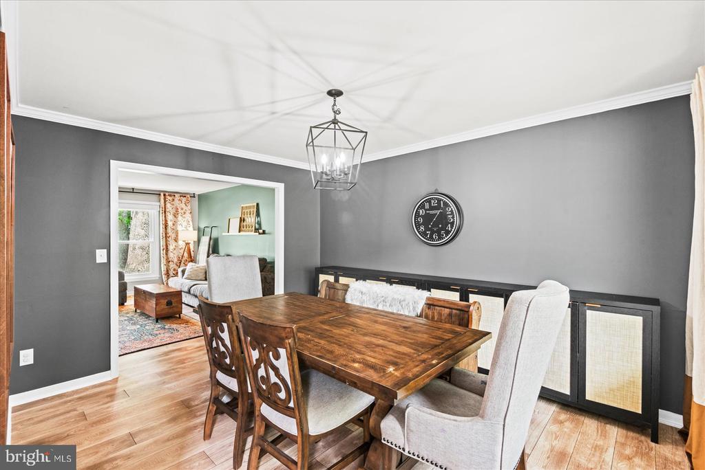 3809 RAYNOLD COURT