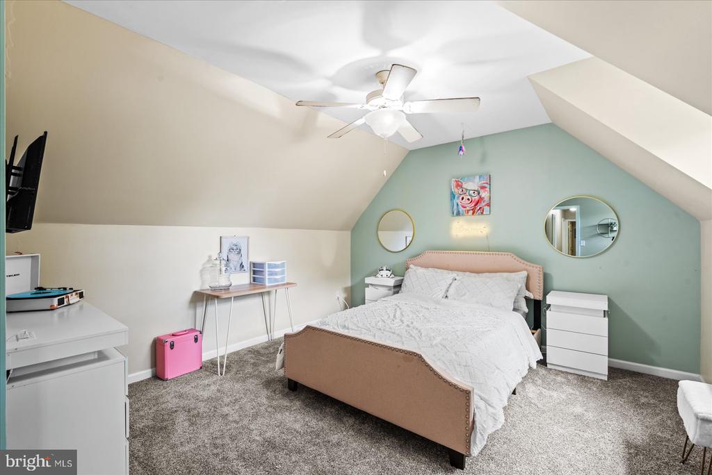 3809 RAYNOLD COURT