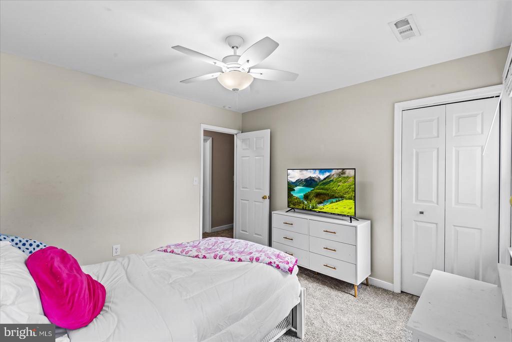 3809 RAYNOLD COURT