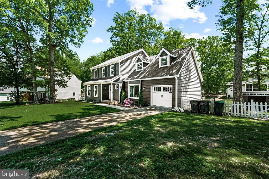 3809 RAYNOLD COURT