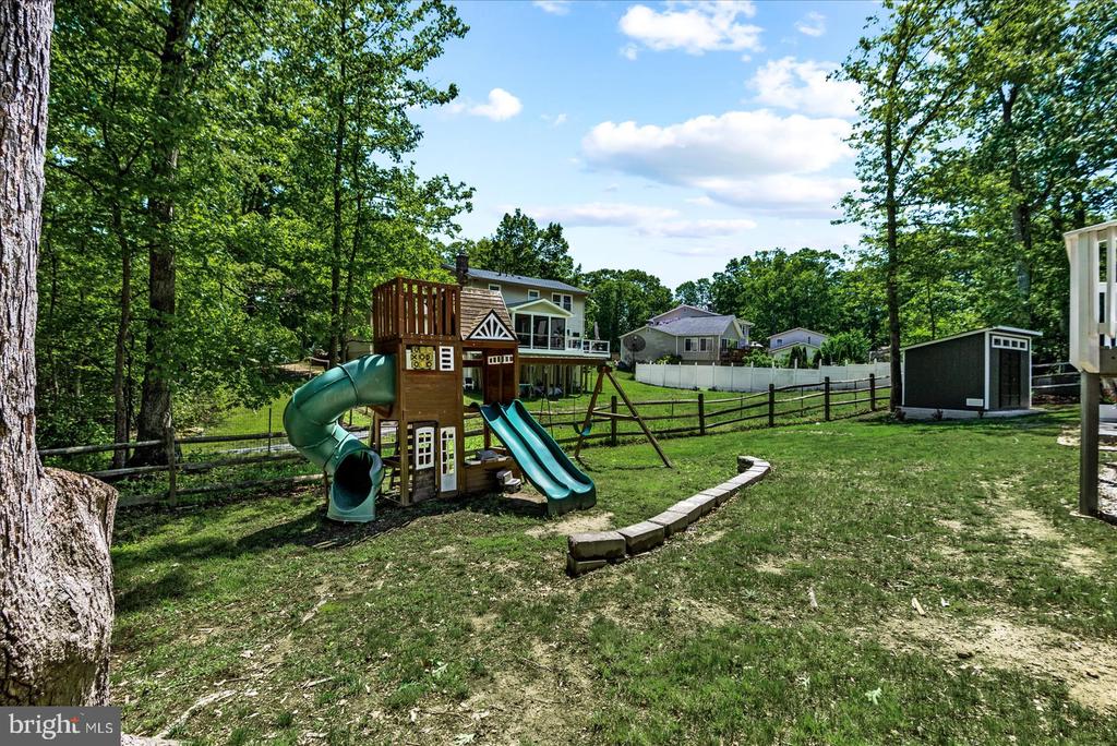 3809 RAYNOLD COURT