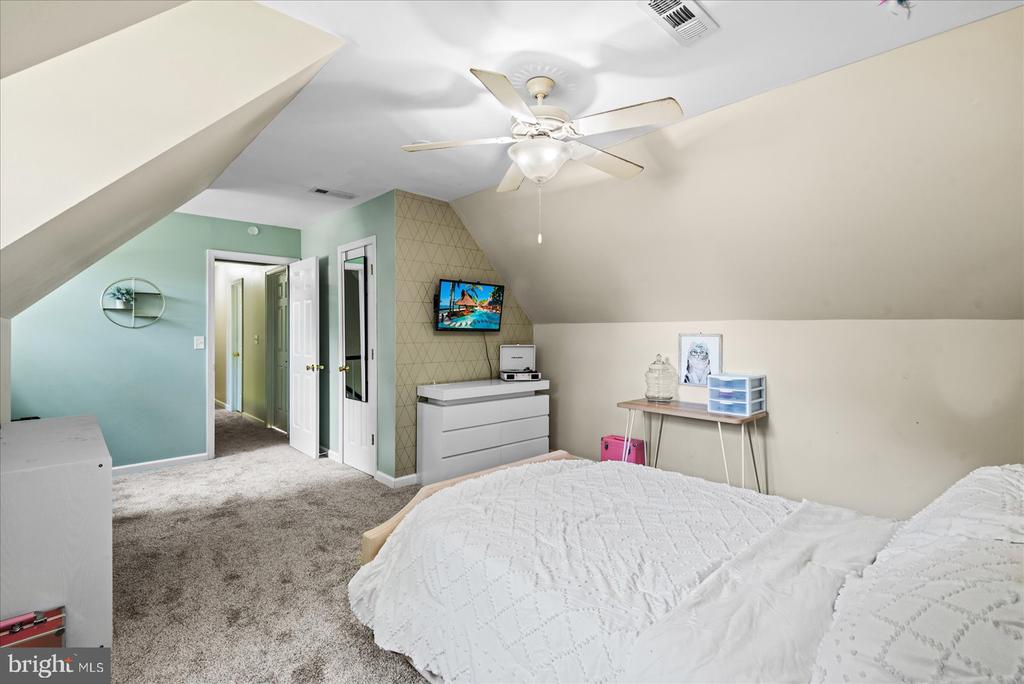 3809 RAYNOLD COURT