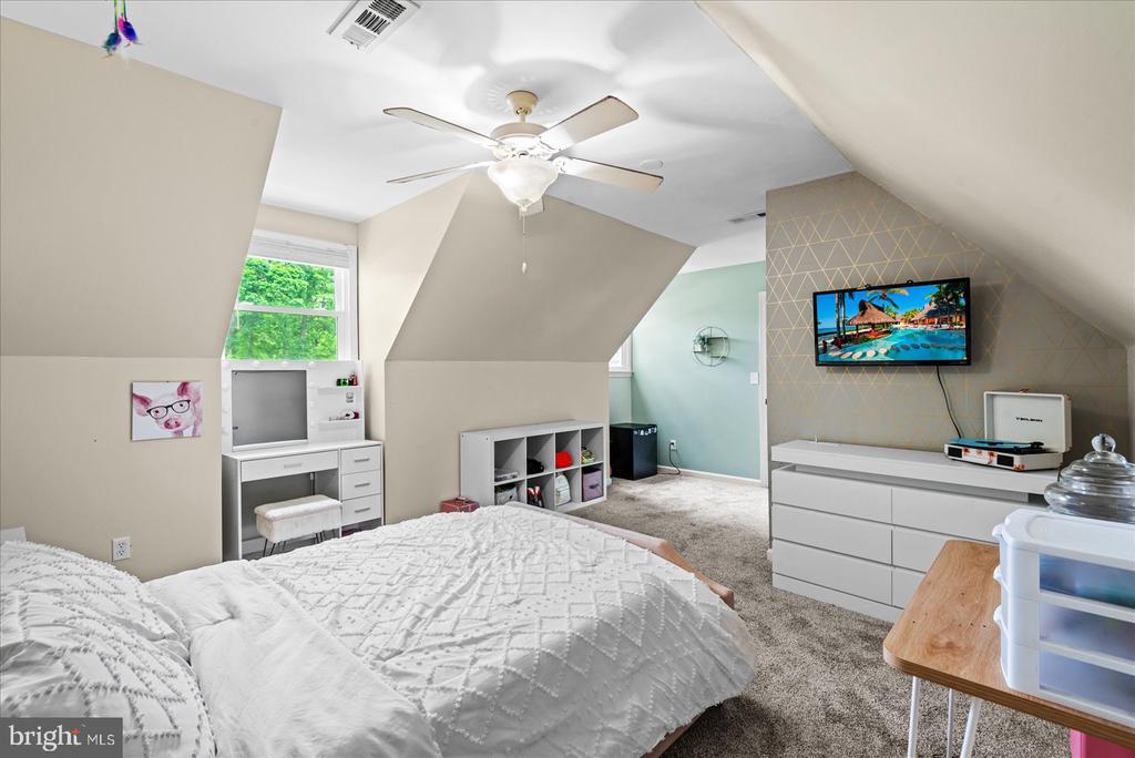 3809 RAYNOLD COURT