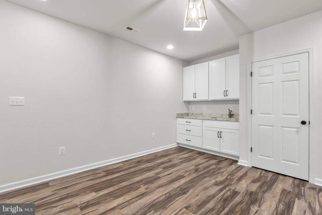 4301 CREIGHTON LANE