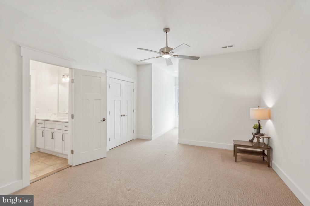 11206 PRESWICK LANE