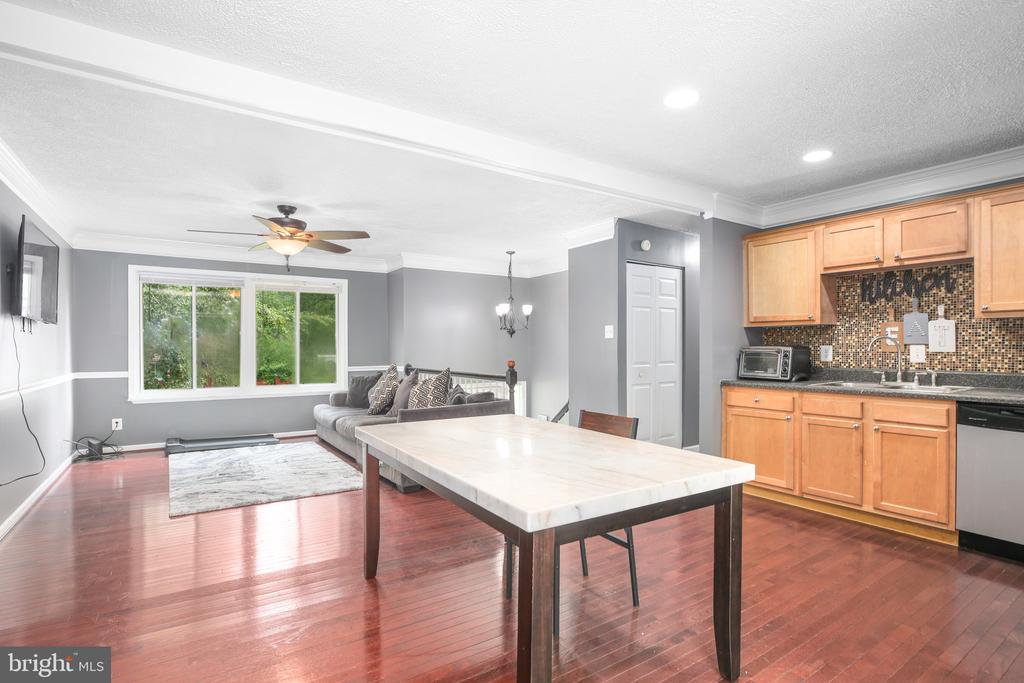 11002 MEADOWLARK LANE