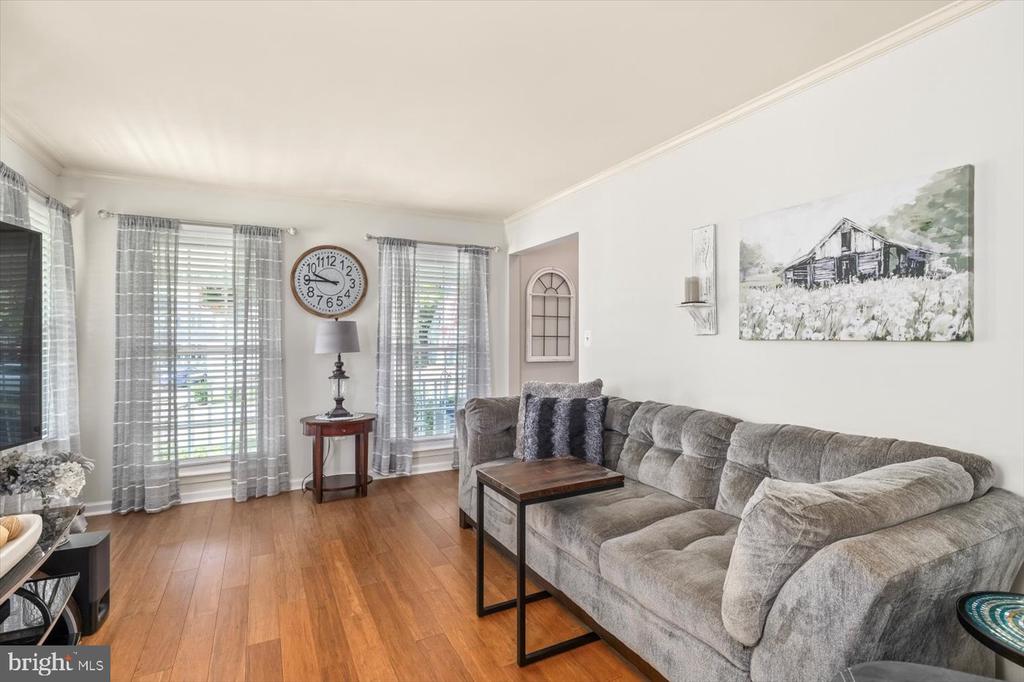 4924 QUEENSBURY CIRCLE